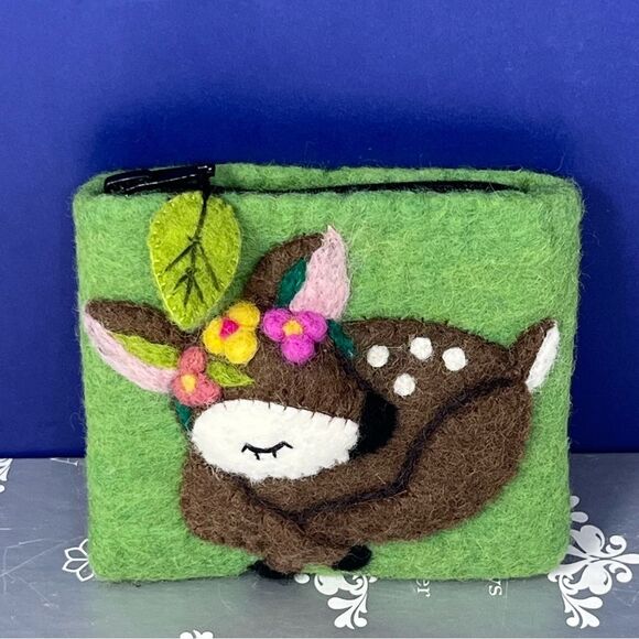 Wild Woolies Felted Wool Sleeping Fawn Leaf Zipper Pull Coin Purse - Picture 2 of 8